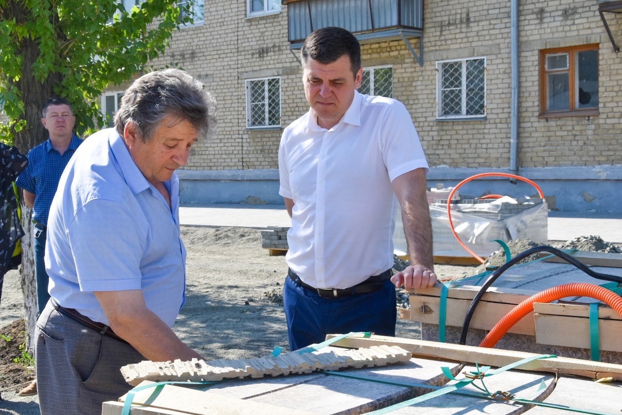 Глава Южноуральска вместе с замом по строительству проинспектировали ход  ремонтных работ | Вся Округа